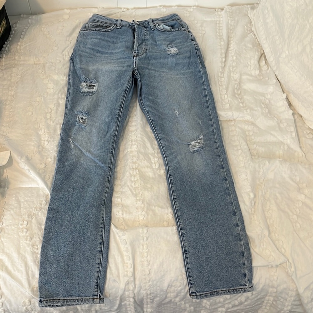 Forever 21 ripped skinny jeans